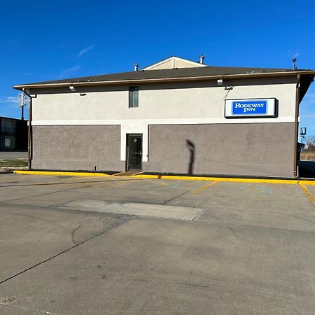 Rodeway Inn Emporia Bagian luar foto