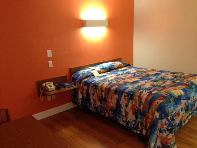Rodeway Inn Emporia Bagian luar foto