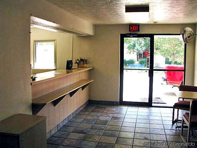 Rodeway Inn Emporia Bagian luar foto