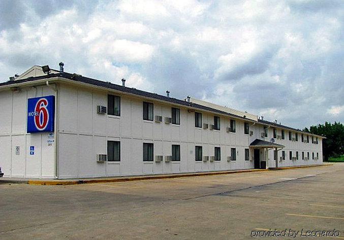 Rodeway Inn Emporia Bagian luar foto
